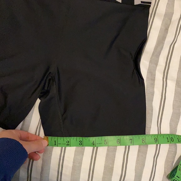 Under Armour Workout Shorts - Picture 7 of 8